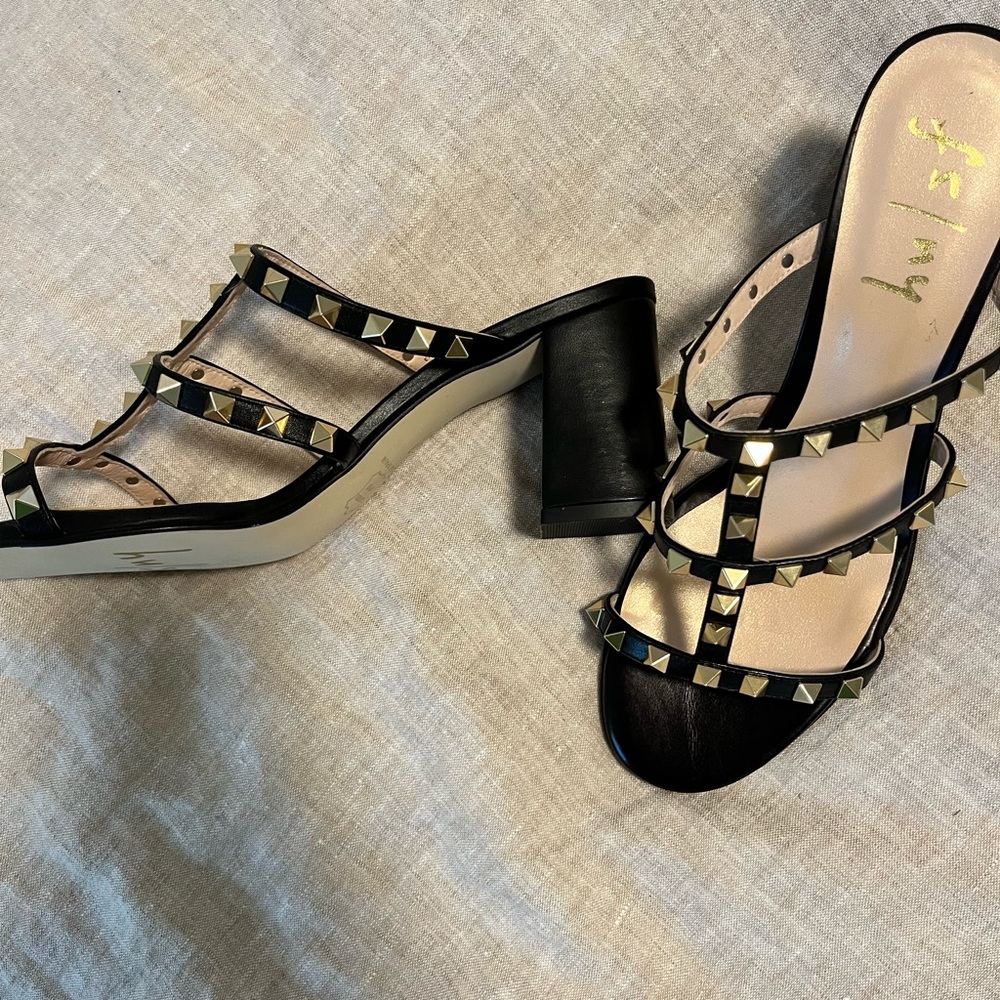 French Sole black and gold women’s sandals size 9. Never worn. Perfect condition